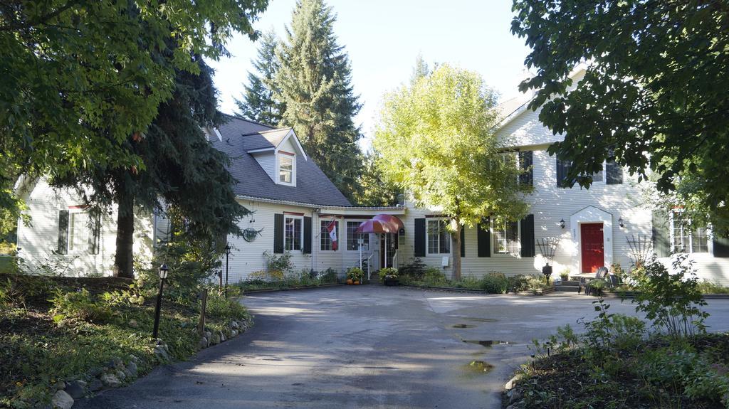 The Inn At The Ninth Hole Bed & Breakfast Salmon Arm Kültér fotó