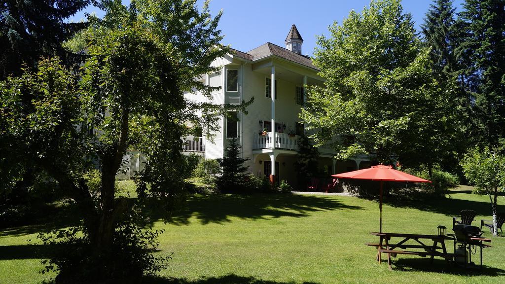 The Inn At The Ninth Hole Bed & Breakfast Salmon Arm Kültér fotó