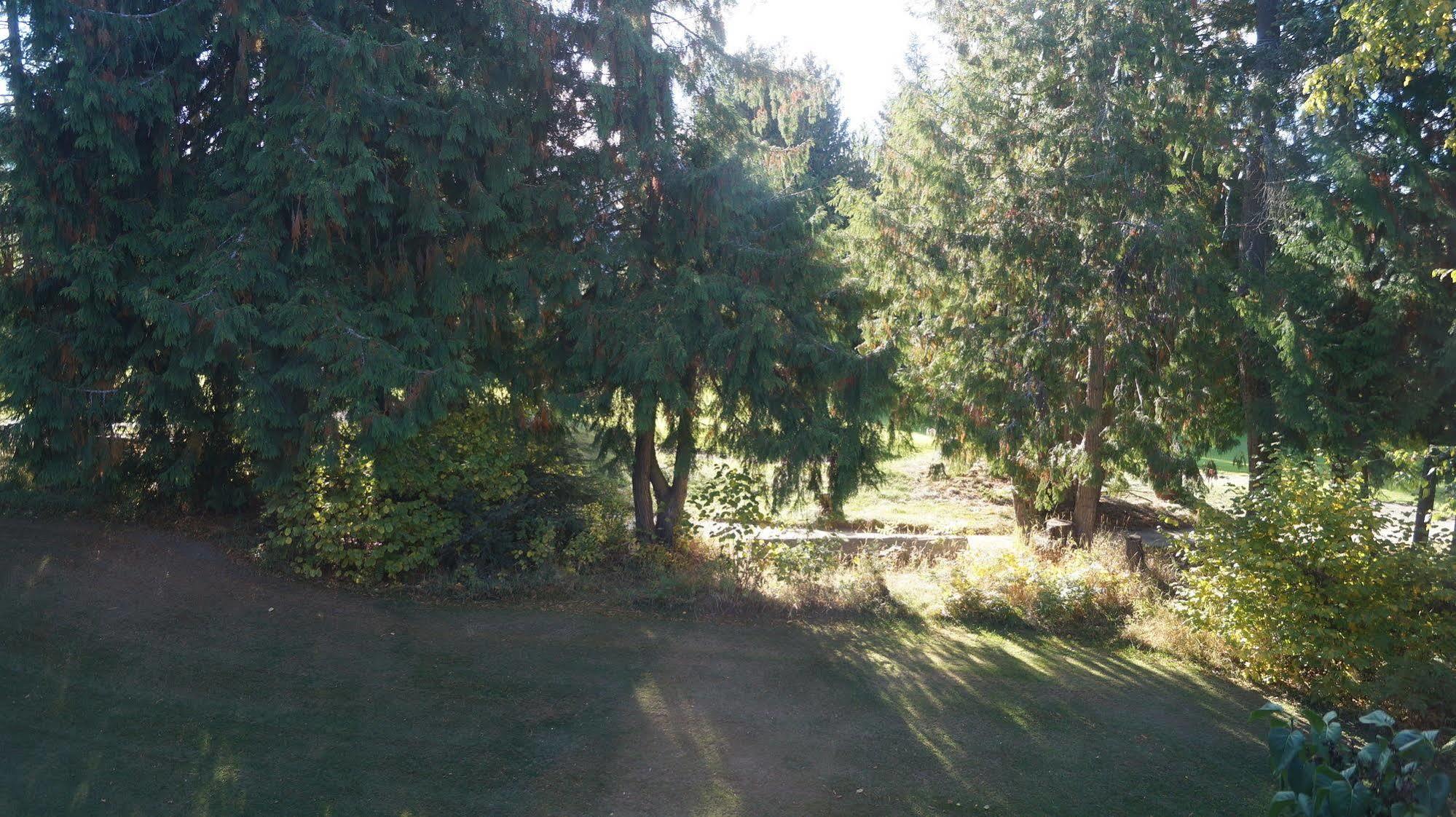 The Inn At The Ninth Hole Bed & Breakfast Salmon Arm Kültér fotó