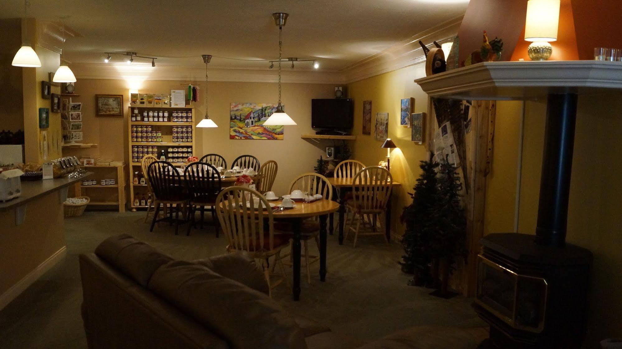 The Inn At The Ninth Hole Bed & Breakfast Salmon Arm Kültér fotó